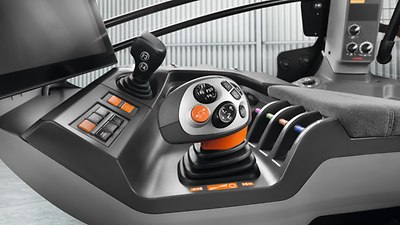 AXION 800 Stage V